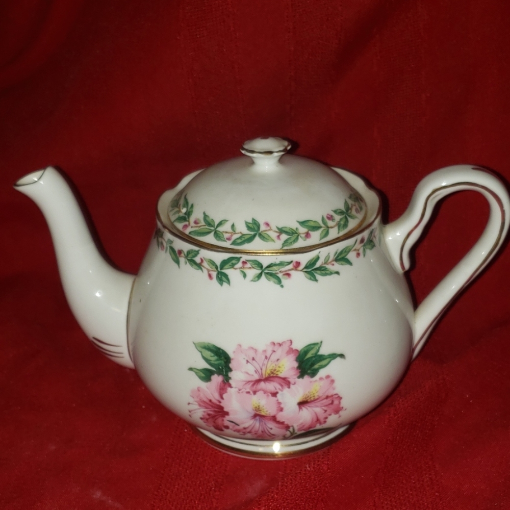 GLADSTONE LAUREL TIME TEA POT